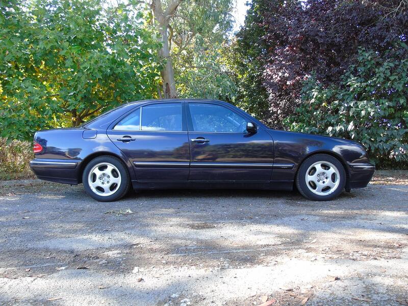 View MERCEDES-BENZ E CLASS 3.2 E320 Avantgarde